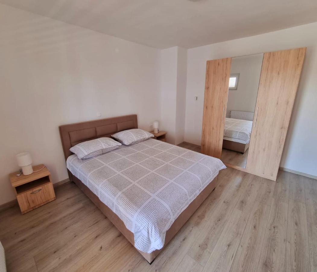 Apartment Mate Sukošan Esterno foto