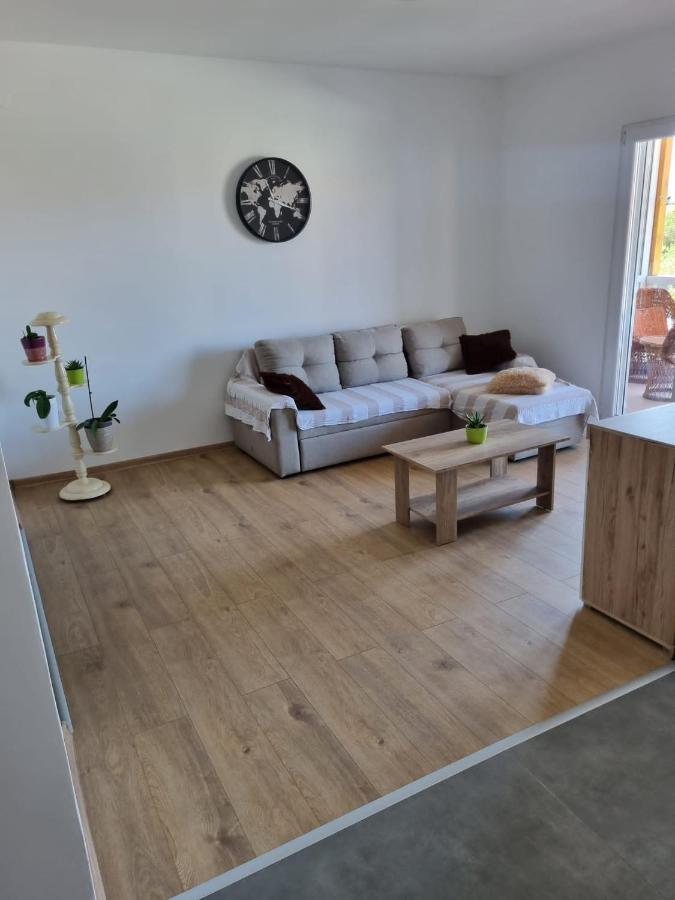 Apartment Mate Sukošan Esterno foto